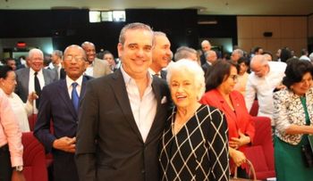 Indirecta a Danilo: Ortiz Bosch reclama no modificar la Constitución para fines personales; recibe reconocimiento