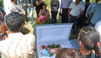 Sepultan a joven muerta tras â??lanzarseâ? de autobús