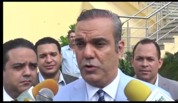 Abinader visita a excandidatos en huelga de hambre