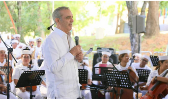 Abinader y Peña cantan villancicos en Santiago