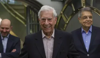 Vargas Llosa recibe el alta y "ya está recuperado" de la covid-19