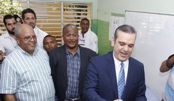 Luis Abinader llama delegados PRM permanecer en sus colegios defendiendo la voluntad del pueblo