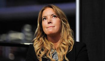 La presidenta de los Lakers defiende a Kobe Bryant