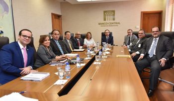 Ejecutivos anuncian a Valdez Albizu sus planes de inversión en RD, atraídos por el buen clima de negocios