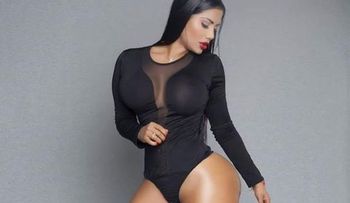 La Policía arresta a una modelo y la hizo bailar y desnudarse ante los demás detenidos