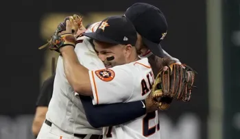 Altuve, Correa y Hernández brillan con jonrones en inicio Serie Campeonato