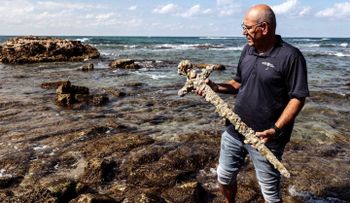 Hallan por casualidad una espada de 900 años que perteneció a un caballero de las cruzadas a Tierra Santa