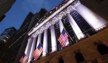 Wall Street cierra al alza luego de una jornada agitada 
