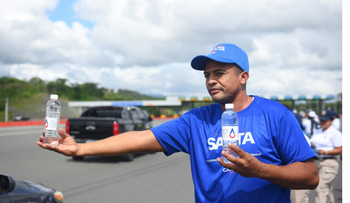 CAASD distribuye agua en peajes por Semana Santa
