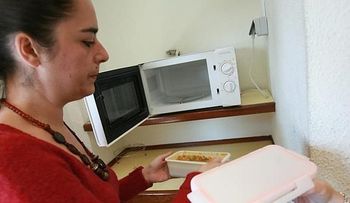 Los falsos mitos del cáncer: ni lo causa el estrés ni los microondas