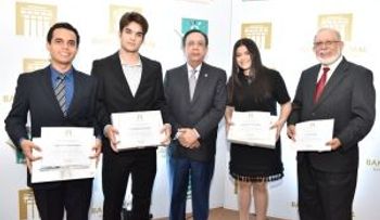 Banco Central premia a jóvenes "Economistas del Futuro"