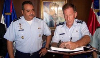 Presidente recibe a comandante de EEUU; se desconocen detalles del encuentro 