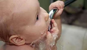 Extraño pero verdadero: beber demasiada agua puede matarte