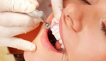 Las caries se producen por consumo de bebidas azucaradas, medicamentos y falta de educación