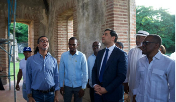 Ministro de Cultura supervisa rescate del antiguo ingenio de Nigua