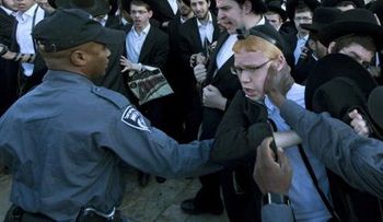 La Iglesia promete orar para que los policías estén protegidos