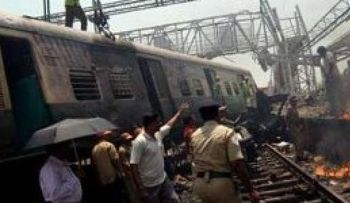 Tren arrolla y mata a 35 personas en la India