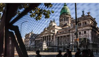 FMI aprueba nuevo desembolso y ajusta meta de reservas para Argentina