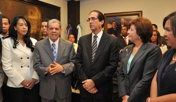 Nuevo ministro de Educación trabajará sin grupos ni partidistas