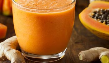 Jugo de papaya con jengibre: el remedio que tu cuerpo agradecerá
