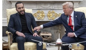 Trump respalda a Bukele pese a críticas por DDHH en El Salvador