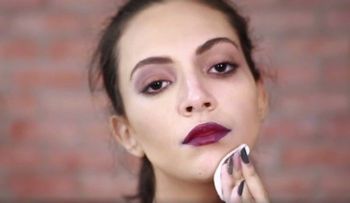 Una bloguera revela la terrible cara oculta bajo su maquillaje
