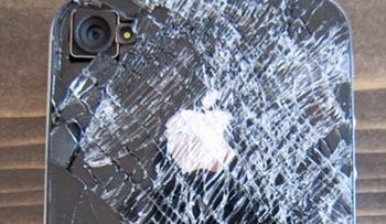 iPhone 4 sobrevive a una caída de más de 4000 metros de altura