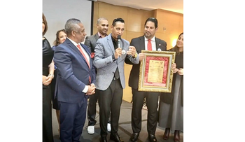 España reconoce la trayectoria del poeta Juan Colón Castillo