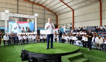 Abinader inicia titulación en Monte Plata con 1,400 certificados