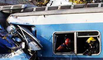 Argentina: 3 muertos, 155 heridos en choque de trenes