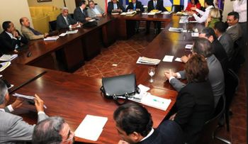 Reanudan reunión Comité Político PLD
