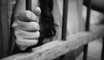 Estudiante confiesa ayudó a su padre Lloyd Neurauter, a estrangular a su madre Michele