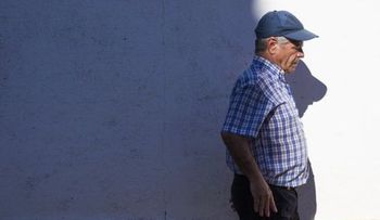 El hombre que pasó 43 años postrado en una silla de ruedas por un diagnóstico errado