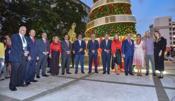 BCRD enciende árbol de Navidad; Albizu agradece al Señor haberlo ayudado a superar adversidades
