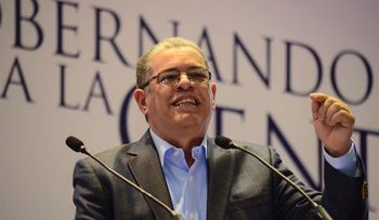 Amarante Baret: algunos miembros del PLD golpean más a Danilo que la oposición