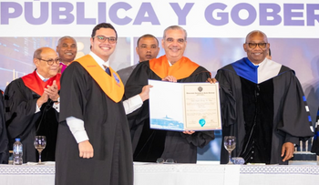 Luis Abinader encabeza graduación de 199 servidores públicos