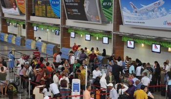 Cargan a boleto aéreo cobro de US$10 a turistas, que dejó de existir