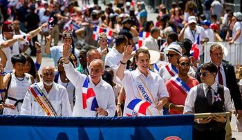 Gobernador de NY participa en Desfile Dominicano 