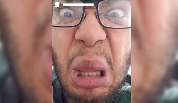 Un hombre roba un teléfono y publica una selfie en las redes de la víctima
