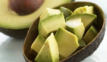 Un aguacate diario reduce colesterol malo en personas obesas