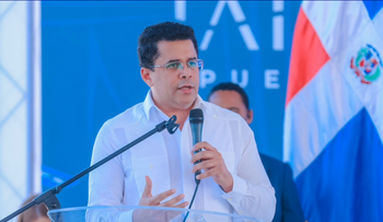 Gobierno invierte en playas y transformación de vendedores