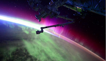 Captan una aurora boreal desde el espacio