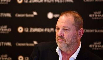Harvey Weinstein bajo arresto en una investigación de violación
