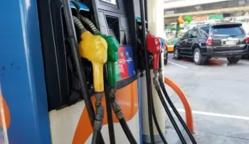 Gobierno vuelve a congelar todos los combustibles 