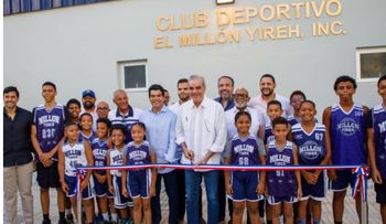 Abinader entrega remozado Club Deportivo El Millón Yireh
