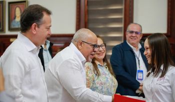 Gobierno entrega RD$110 millones a 500 microempresarios Santiago