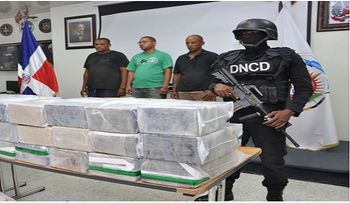 Ocupan 343 paquetes de droga en Boca de Yuma