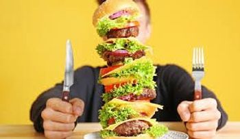 Te puede poner obeso comiendo comida chatara por falta de sueño 