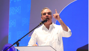 Luis Abinader advierte que la corrupción traiciona al PRM