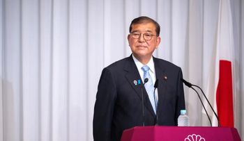 Premier japonés desmiente rumores de dimisión tras revés electoral